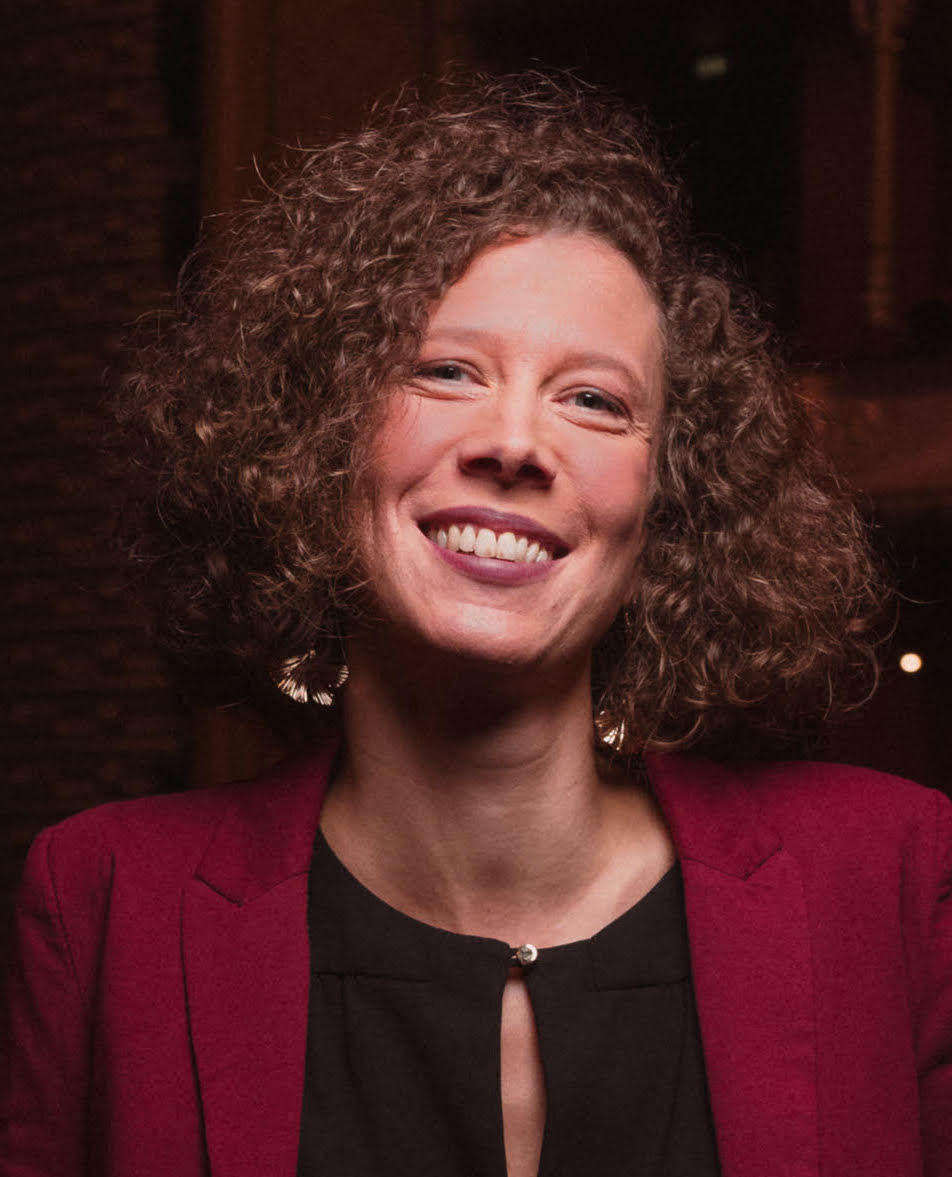 Camille Dugas 
Scénographe et lumière 
Longue vie aux autruches 
EN SAVOIR PLUS